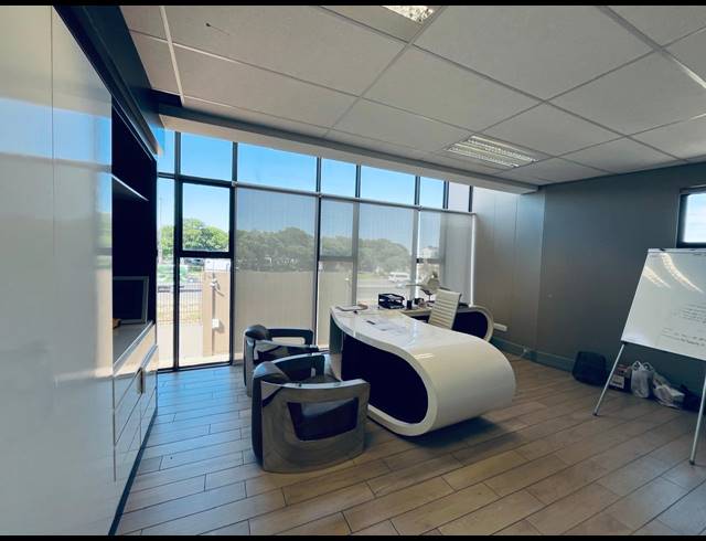 210M² OFFICE FOR SALE IN FOURWAYS GARDENS